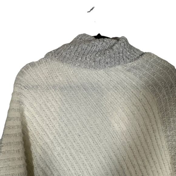 Mia & Tessa White & Gray Cape Cowl Neck Tassel Knit Poncho Women Sz OS - Picture 3 of 11